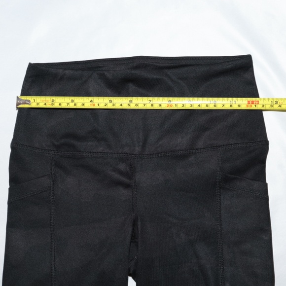 Yogalicious Lux Black Camo Biker Shorts w/Phone Pockets NWOT Size XS - Picture 6 of 8